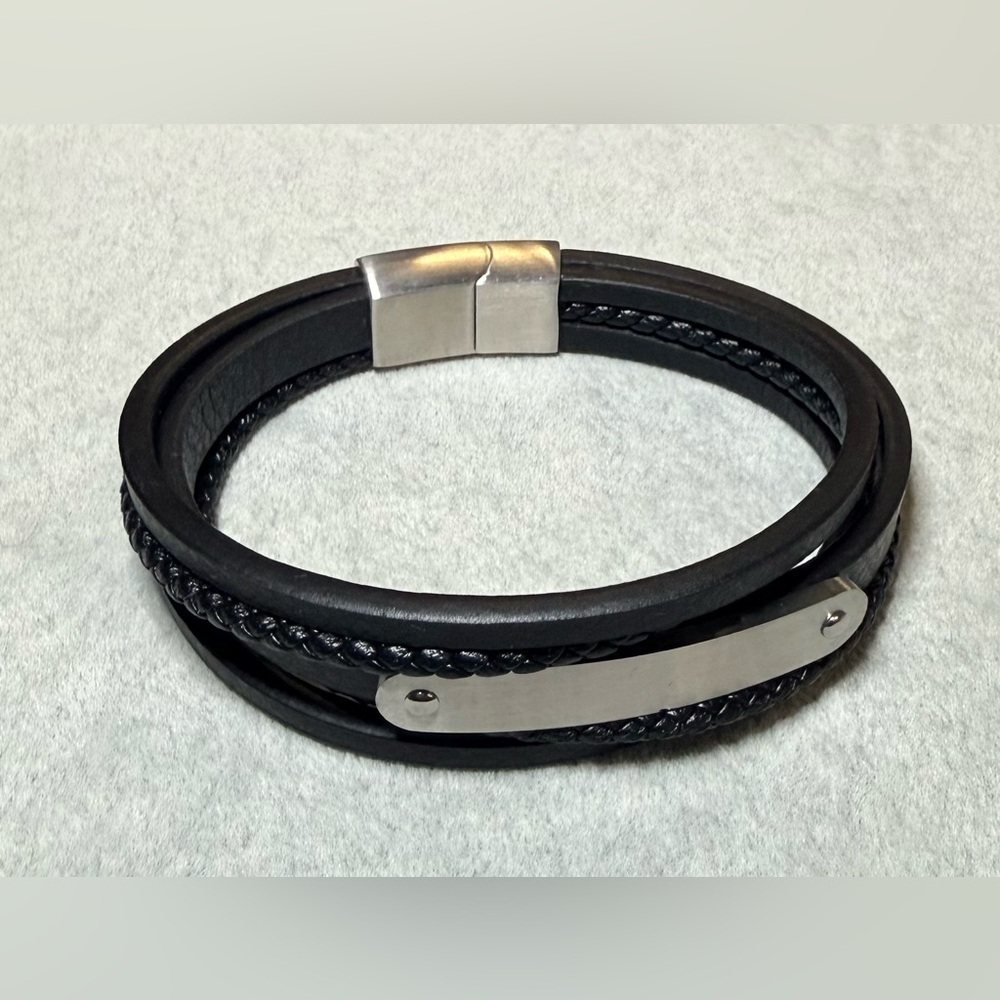 Men’s stainless steel and multilayer faux leather bracelet
8”
New